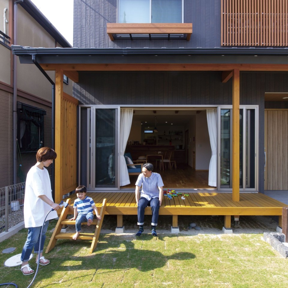 デッキとお庭が楽しいお家