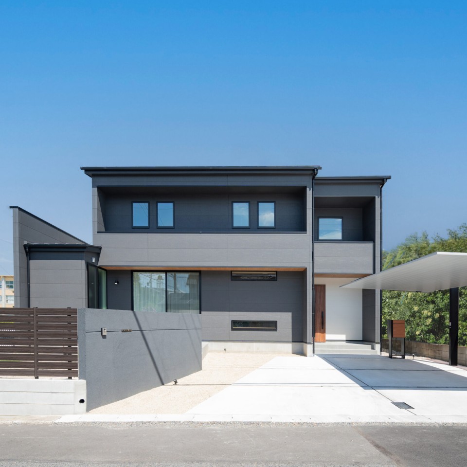 洗練された木×グレーのお家