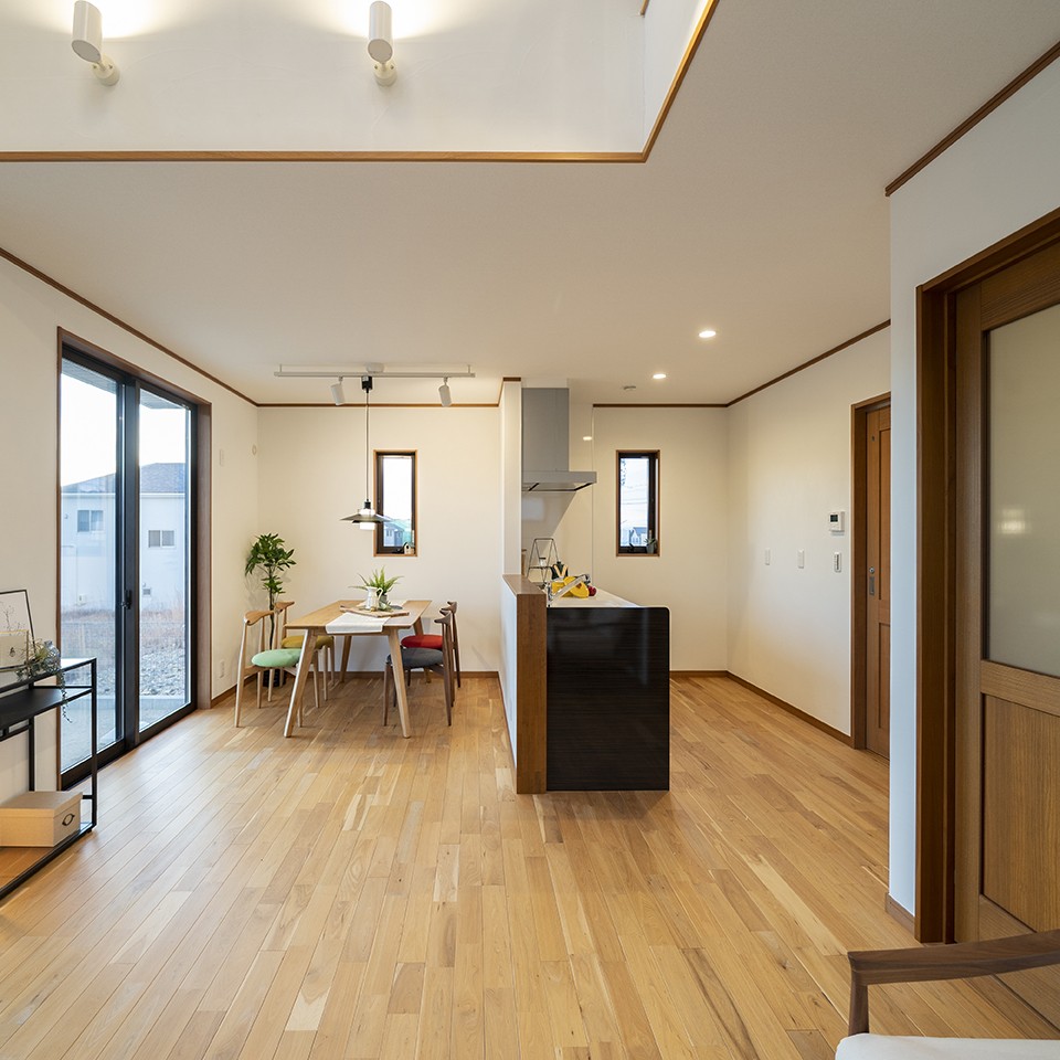 シンプルな木箱のお家