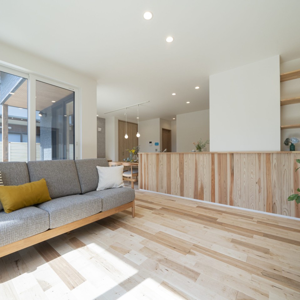 内と外で雰囲気が変わる平屋