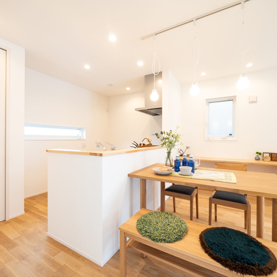 地中海調の白壁の平屋