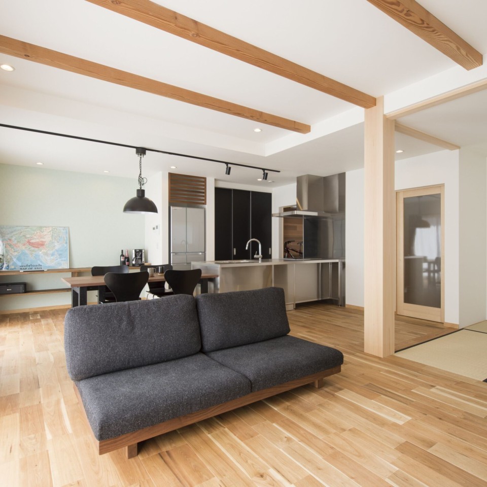 木とスタイリッシュに暮らすお家