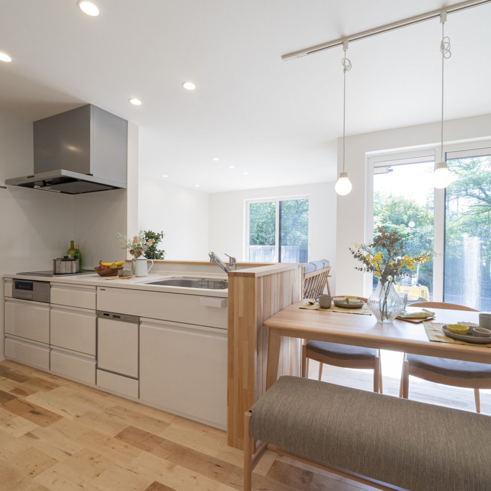 内と外で雰囲気が変わる平屋