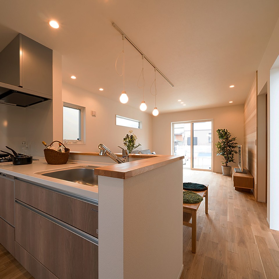 地中海調の白壁の平屋