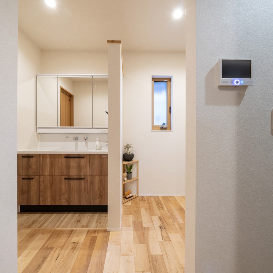 ネイビー×ブラウンの洋風でおしゃれなお家